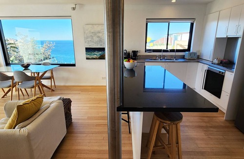 Bondi Apartment | Sweeping Ocean Views - Bondi Beach - 2 bedrooms + parking