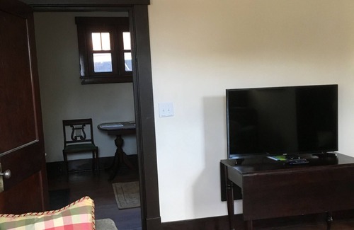 Forest Hills Apartment | Sweet 1-brm apt near DT Pgh,CMU/Pitt,Monroeville/Murrysville,O-S Parking,VFIOS