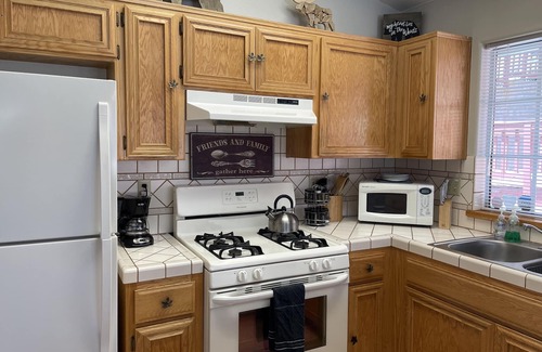 Arrowhead Villas Cabin | Sweet Bear Cabin Mountain Getaway w/King Bed and A/C