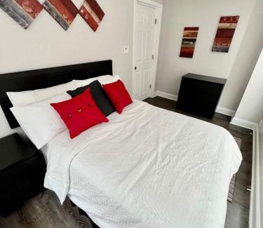Frankford House | Sweet Casa - Fully Equipped 4br & Free Parking