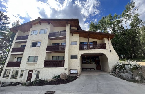 Taos Ski Valley Condo | Sweet, Comfortable and Close to the Lift