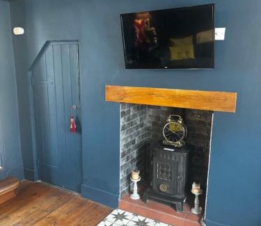 Bury St Edmunds House | Sweet & cosy 10 Bridewell Cottage with parking available upon request