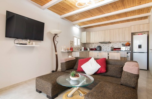 Drosia House | Sweet Cottage Retreat
