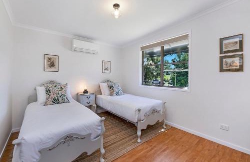 Maleny Apartment | Sweet Cottage, sleeps 4 - stroll to Maleny