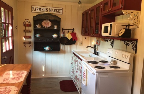 Beavercreek House | Sweet cottage with lots of privacy that's perfect for a romantic getaway.