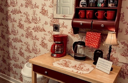 Beavercreek House | Sweet cottage with lots of privacy that's perfect for a romantic getaway.
