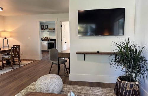 River West Cottage | Sweet craftsman bungalow in the heart of Bend