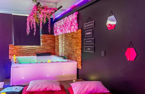Rhone Hotel | Sweet Dreams Jacuzzi