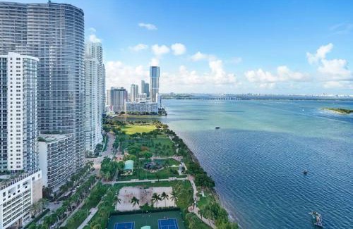 Downtown Miami Apartment | Sweet Dreams! Renovated with Water Views
