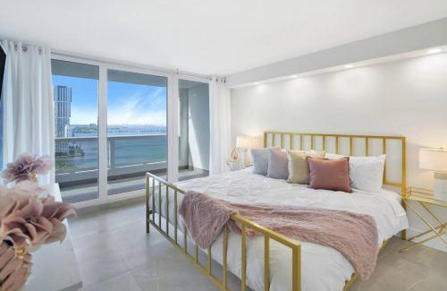 Downtown Miami Apartment | Sweet Dreams! Renovated with Water Views