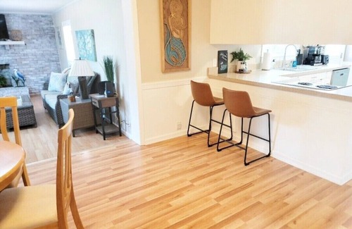 Wilmington House | Sweet Escape is 3 miles to Wrightsville Beach & 8 miles to Downtown Riverfront~
