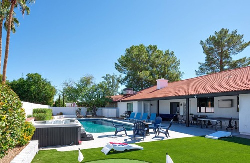 Paradise Valley Village House | SWEET ESCAPE SCOTTSDALE: PICKLEBALL/BASKETBALL + HEATED POOL + SPA + PING PONG + MORE