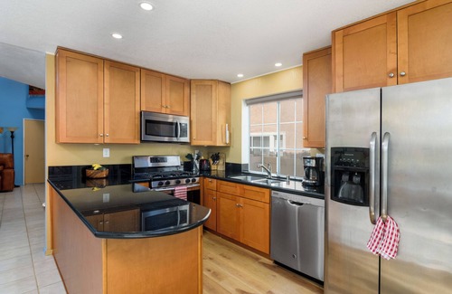 Vista House | Sweet home close to town, Vista! 6 miles to Beach! Dogs welcome!