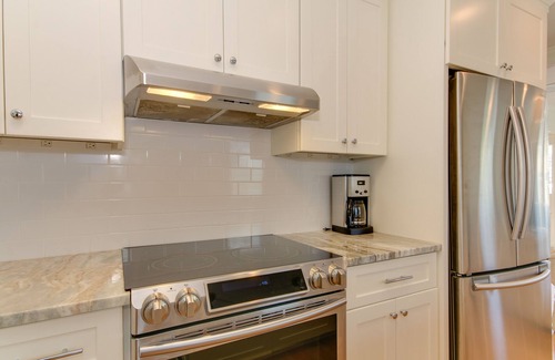 Dam Neck House | Sweet Home Near Croatan Beach & Boardwalk with Deck, WiFi, Bikes - 2 Dogs OK