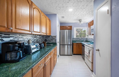 Barker House | Sweet Home V - Family Cozy House, 20 minutes to downtown, 20 minutes to Airport