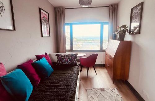 Le Conquet House | Sweet Leon - grande chambre baignoire vue mer