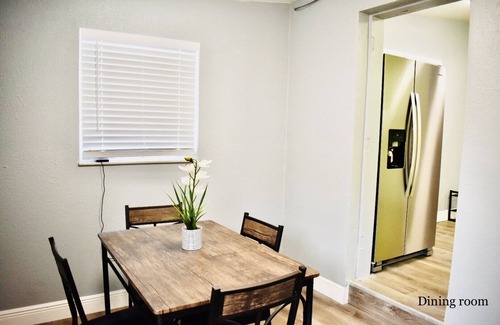Seminole House | Sweet Little Home 15 Minutes From The Beach