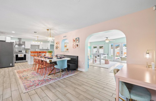 Bradenton House | ‘Sweet Memories’ - Heated Pool, Games & Hot Tub - Sleeps 12