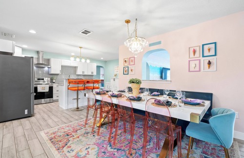 Bradenton House | ‘Sweet Memories’ - Heated Pool, Games & Hot Tub - Sleeps 12