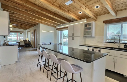 Arroyo Seco House | Sweet Mountain View Arroyo Seco Home with Hot Tub