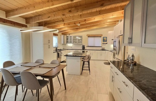 Arroyo Seco House | Sweet Mountain View Arroyo Seco Home with Hot Tub