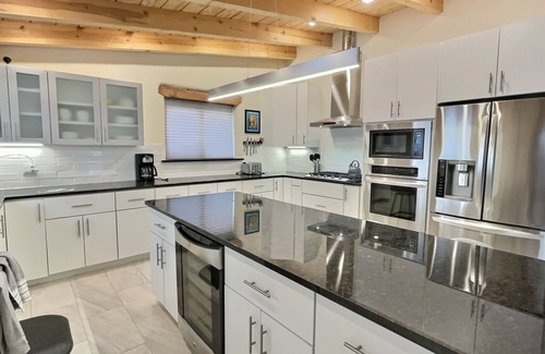 Arroyo Seco House | Sweet Mountain View Arroyo Seco Home with Hot Tub