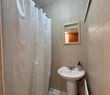 Coldharbour Apartment | Sweet night
