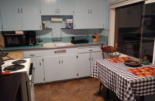Alki Apartment | Sweet Olympic View, Alki Beach