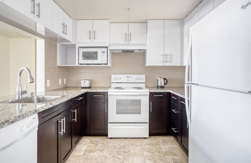 Evergreen Park Apartment | Sweet Palo Alto 2BR w/W/D & Pool, walk to Pinterest, by Blueground