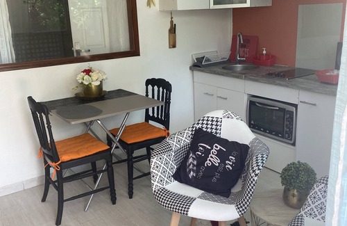 Fontaine de Moutte House | Sweet Pea F2 flirtatious in the countryside