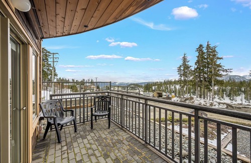 Quathiaski Cove Condo | Sweet Peaksn Prime location , True ski in ski out Bear Lodge