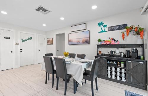 Riviera Beach House | Sweet Pink House, Near Airportpeanut Islandparks