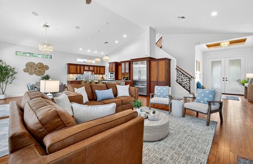 Siesta Key House | Sweet "Rae" of Sunshine-Coastal Oasis, Prime location & GOLF CART INCLUDED!