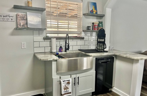 Eclectic Cabin | Sweet Retreat Cabin on 2acres of woods, 2miles from Lake Martin, pet friendly