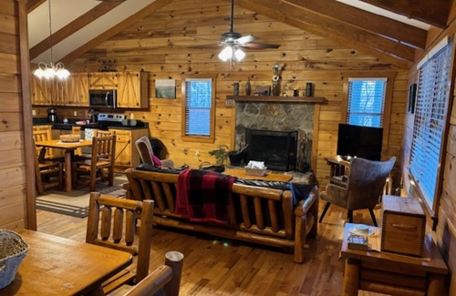 Stanardsville Cabin | Sweet Reunion | 2 Bed, 1 Bath