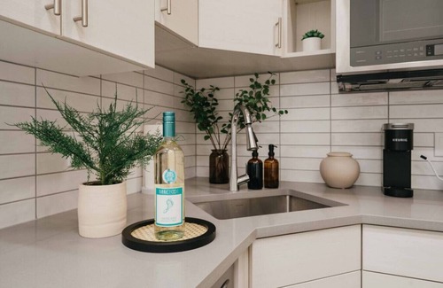 Lawton Park House | Sweet Seattle Studio/1 min to Discovery Park