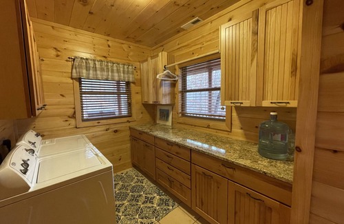 Almond Cabin | Sweet Serendipity Cabinn2 BR/2 BA near Fontana Lake
