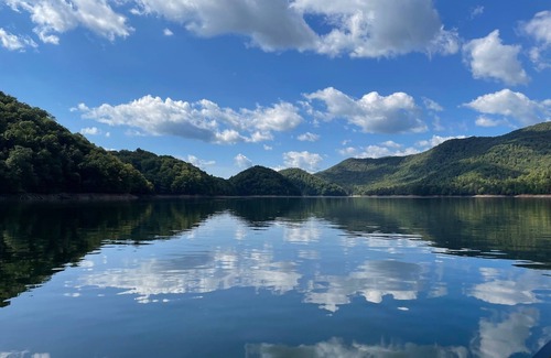 Almond Cabin | Sweet Serendipity Cabinn2 BR/2 BA near Fontana Lake