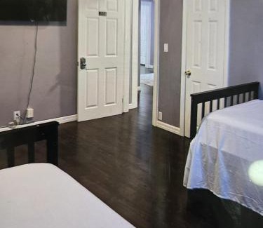 Queens Apartment | Sweet Sleep Oasis AB 3-5
