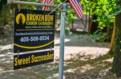 Broken Bow Cabin | Sweet Surrender: 1 BR, 1 Bath, Sleeps 4