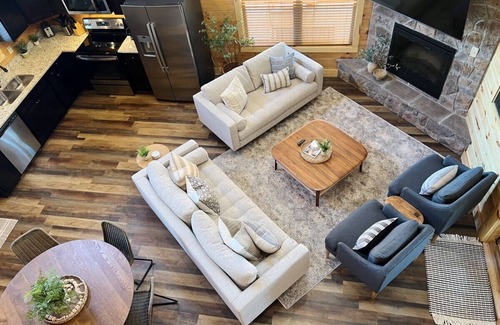 Pigeon Forge Cabin | Sweet Tea Timber-Indoor Pool & Hot Tub!