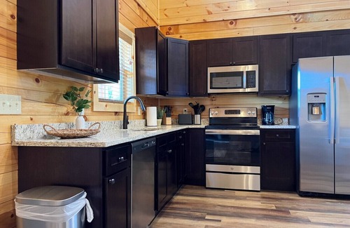 Pigeon Forge Cabin | Sweet Tea Timber-Indoor Pool & Hot Tub!