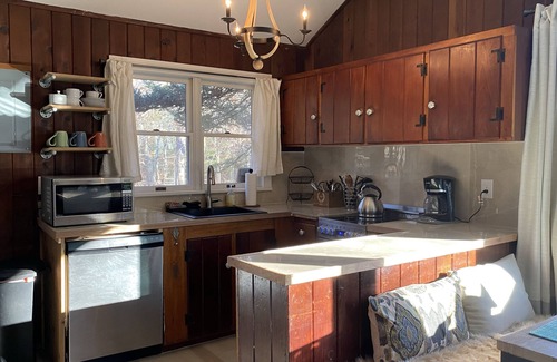 East Hampton Cottage | Sweet Waterfront Rustic Cottage On Three Mile Harbor, East Hampton, NY