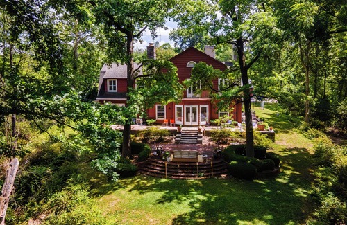 Cincinnati House | Sweetgum Manor: Spacious 3 Bedroom, 2 Bathroom on Scenic & Lush Grounds
