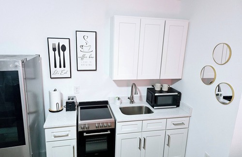 Davenport Apartment | Sweetie's Cozy 2-bedroom apartment with pool, AC, WiFi in charming Davenport