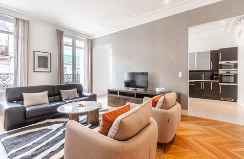 Champs-Elysees Apartment | Sweett | Cerisoles G