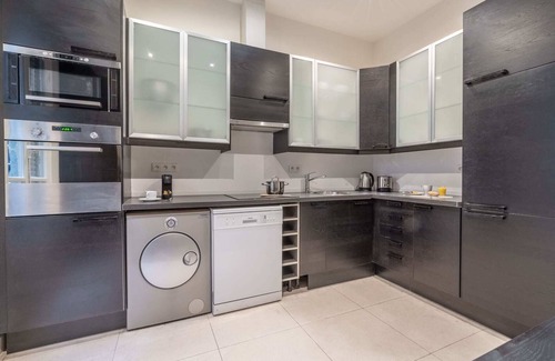 Champs-Elysees Apartment | Sweett | Cerisoles I