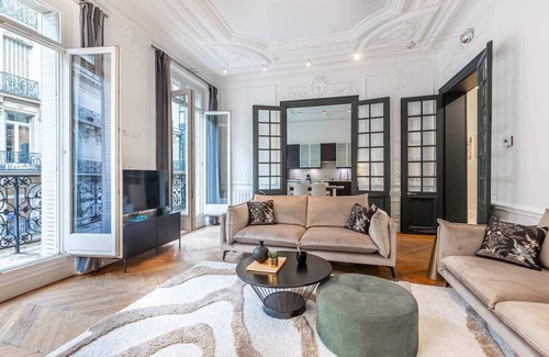 Champs-Elysees Apartment | Sweett | Cerisoles IV