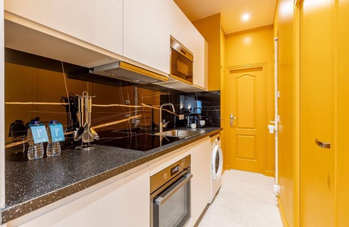 Quartier de la Place-Vendome Apartment | Sweett | Madeleine III