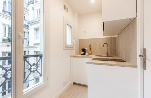 Quartier de la Place-Vendome Apartment | Sweett | Madeleine VI